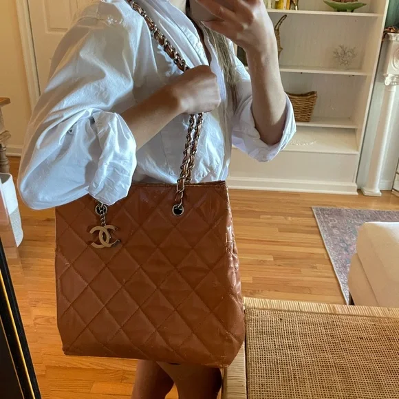 CHANEL North South in The Business Tote - Picture 2 of 16